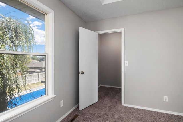 617 E Southeast Hills Court, Nixa, MO 65714