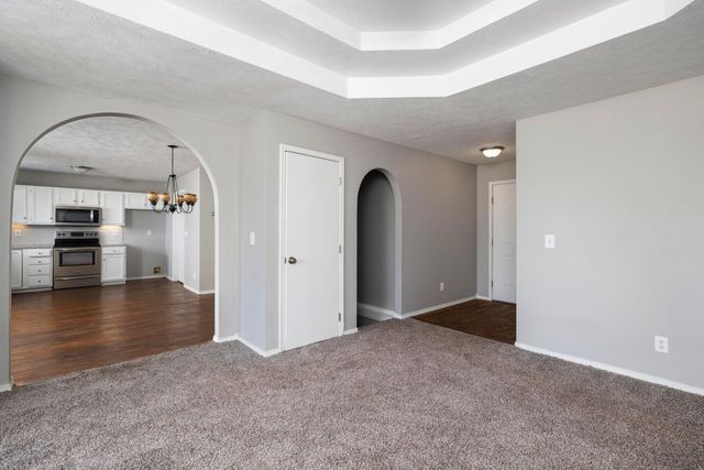 617 E Southeast Hills Court, Nixa, MO 65714