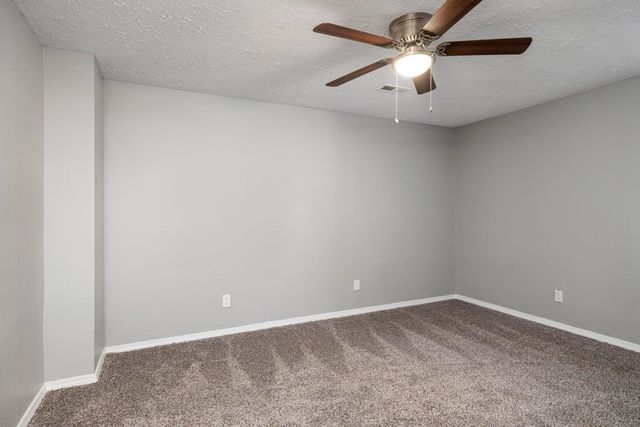 617 E Southeast Hills Court, Nixa, MO 65714