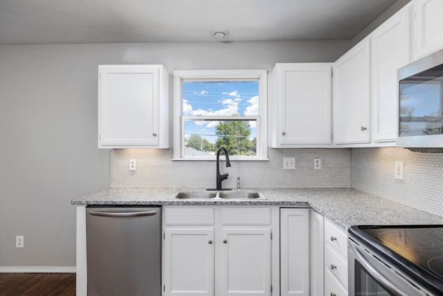617 E Southeast Hills Court, Nixa, MO 65714