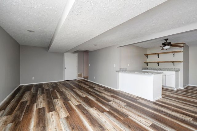 617 E Southeast Hills Court, Nixa, MO 65714