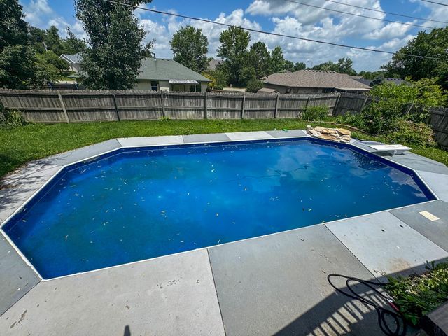 617 E Southeast Hills Court, Nixa, MO 65714
