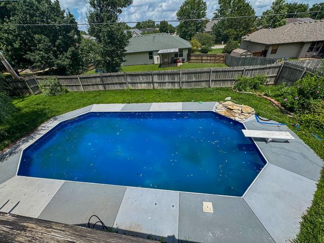 617 E Southeast Hills Court, Nixa, MO 65714
