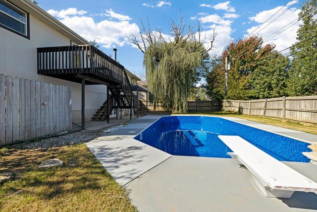617 E Southeast Hills Court, Nixa, MO 65714