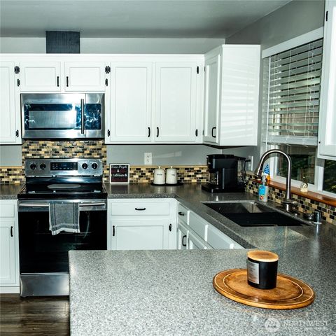 1440 NW Outrigger Loop, Oak Harbor, WA 98277