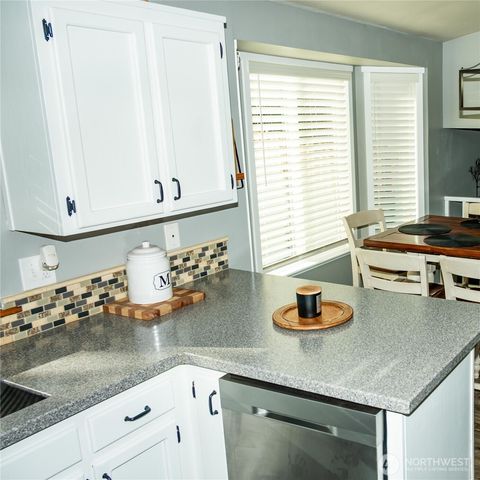 1440 NW Outrigger Loop, Oak Harbor, WA 98277