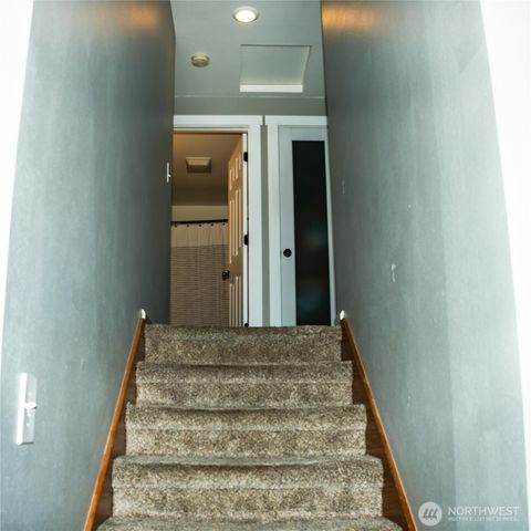 1440 NW Outrigger Loop, Oak Harbor, WA 98277