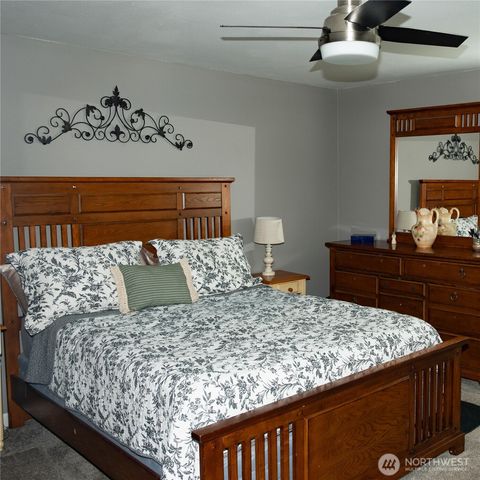 1440 NW Outrigger Loop, Oak Harbor, WA 98277