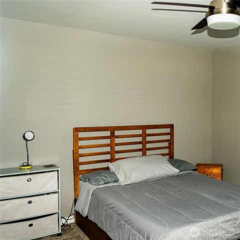 1440 NW Outrigger Loop, Oak Harbor, WA 98277