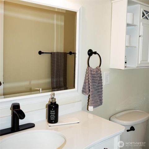 1440 NW Outrigger Loop, Oak Harbor, WA 98277