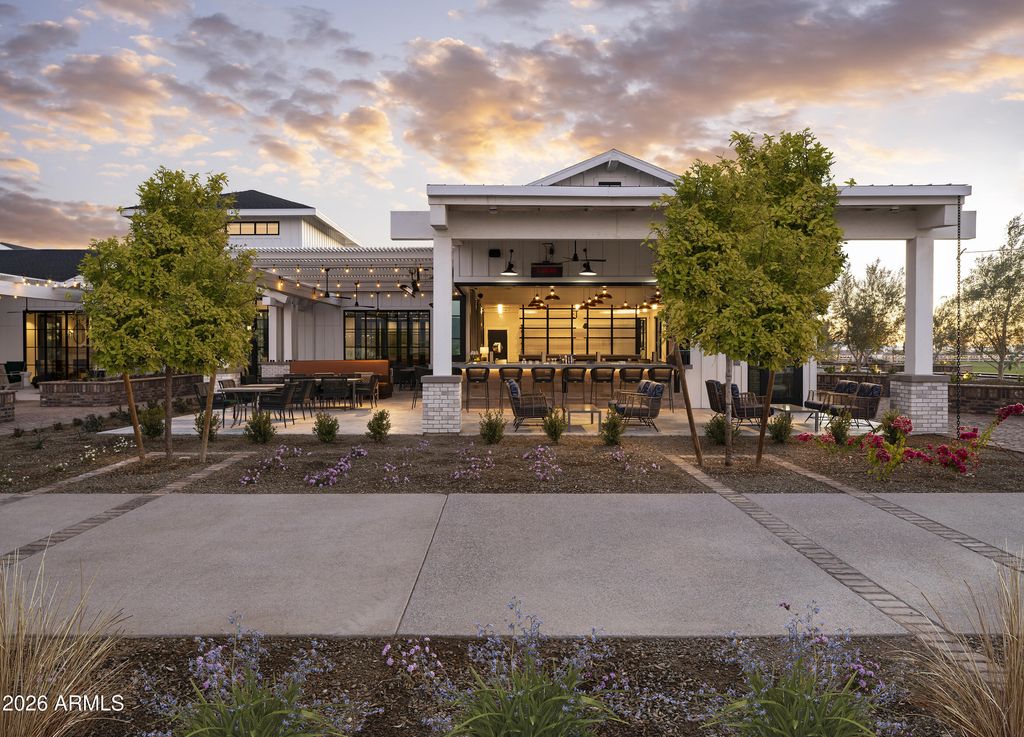 Image 10 of property listing at 17767 W WHITEFISH Drive, Surprise, AZ 85388