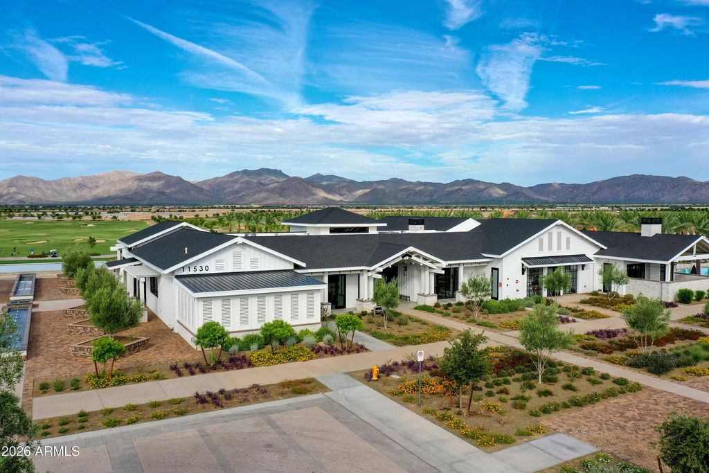 Image 8 of property listing at 17767 W WHITEFISH Drive, Surprise, AZ 85388
