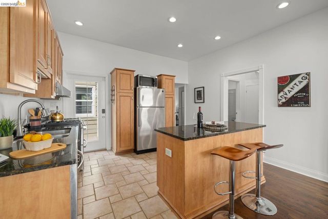 1082 Church ST, San Francisco, CA 94114