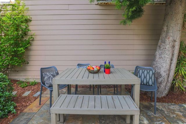 1082 Church ST, San Francisco, CA 94114