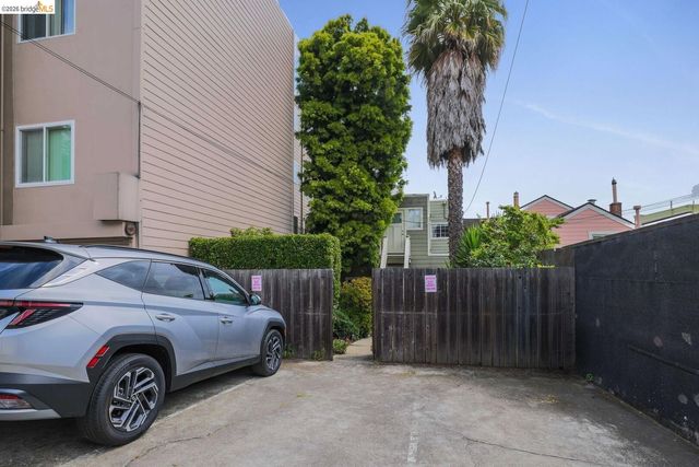 1082 Church ST, San Francisco, CA 94114
