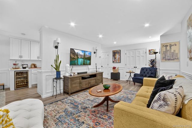 121 Foxwood Circle 121, Mount Kisco, NY 10549