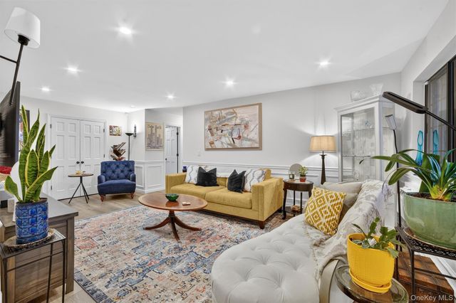 121 Foxwood Circle 121, Mount Kisco, NY 10549