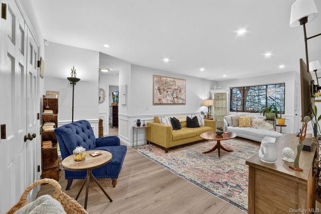 121 Foxwood Circle 121, Mount Kisco, NY 10549