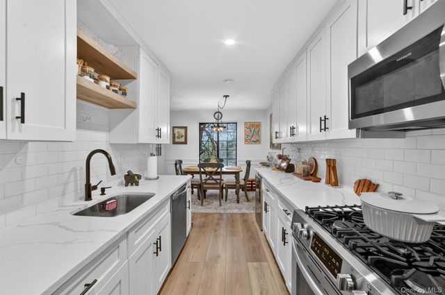 121 Foxwood Circle 121, Mount Kisco, NY 10549