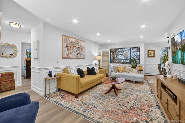 121 Foxwood Circle 121, Mount Kisco, NY 10549