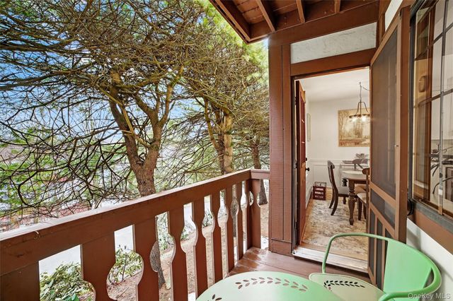 121 Foxwood Circle 121, Mount Kisco, NY 10549