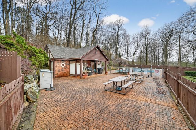 121 Foxwood Circle 121, Mount Kisco, NY 10549