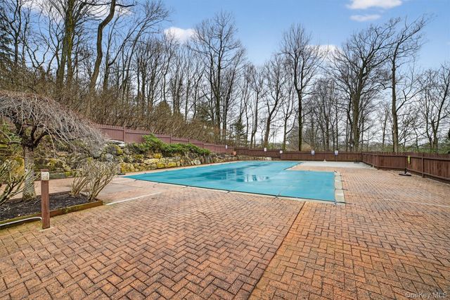 121 Foxwood Circle 121, Mount Kisco, NY 10549