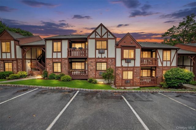 121 Foxwood Circle 121, Mount Kisco, NY 10549