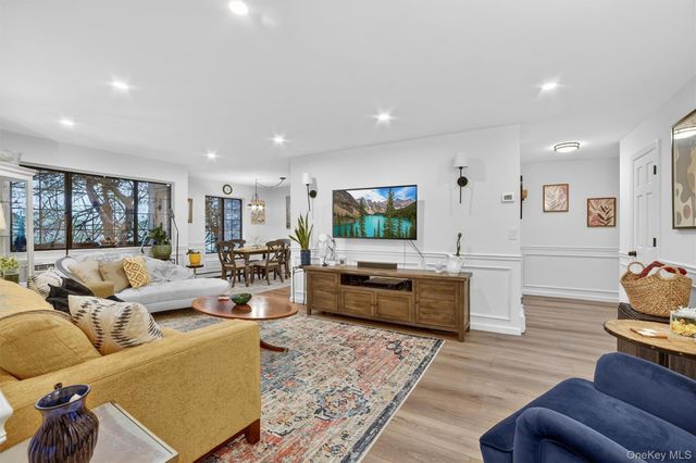 121 Foxwood Circle 121, Mount Kisco, NY 10549