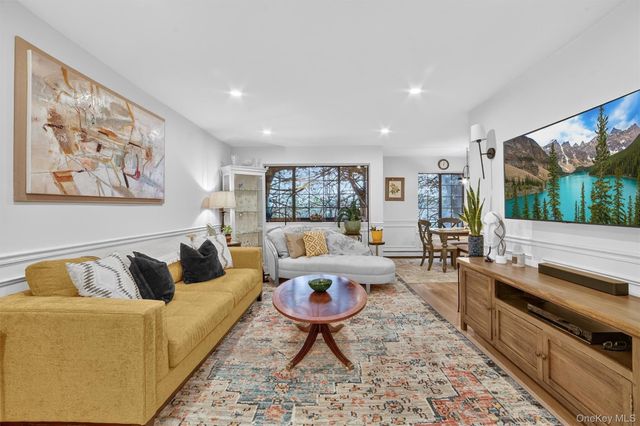 121 Foxwood Circle 121, Mount Kisco, NY 10549