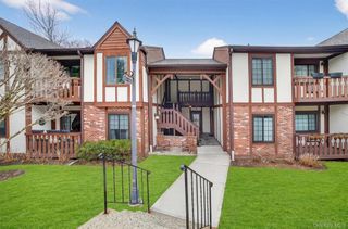 121 Foxwood Circle 121, Mount Kisco, NY 10549