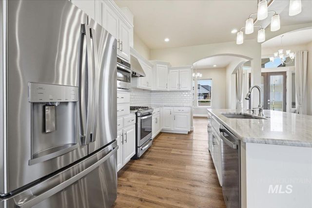 11274 W Royal Ridge Ct, Nampa, ID 83686