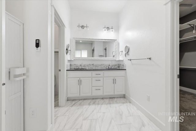 11274 W Royal Ridge Ct, Nampa, ID 83686