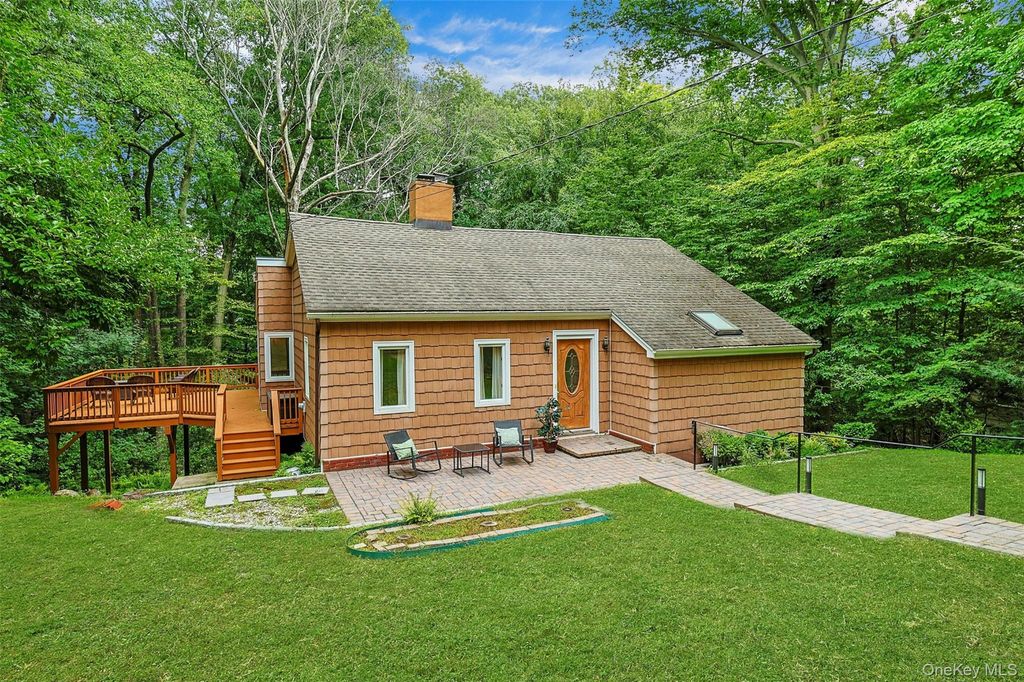 10 Highclere Lane, Valhalla, NY 10595 — photo 2