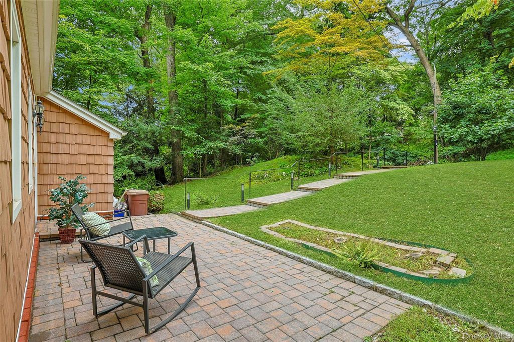 10 Highclere Lane, Valhalla, NY 10595 — photo 4