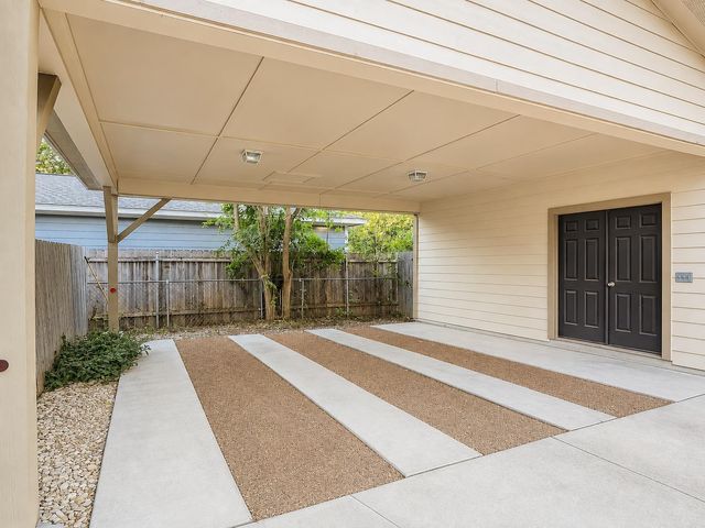 2009 Richcreek RD, Austin, TX 78757