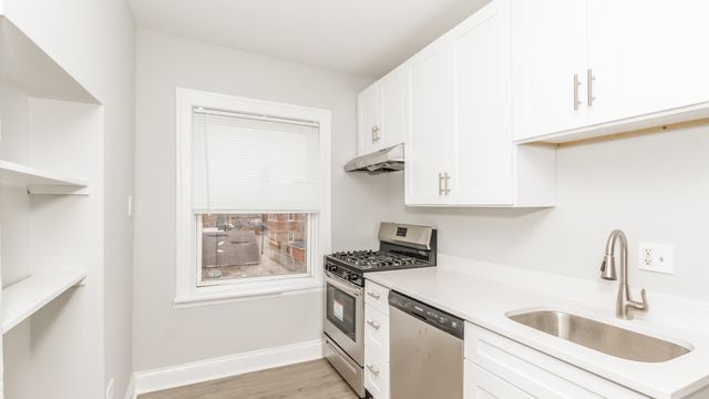 2722 W Rosemont Avenue 2, Chicago, IL 60659