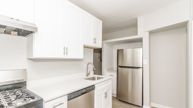2722 W Rosemont Avenue 2, Chicago, IL 60659