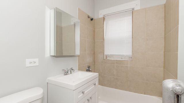 2722 W Rosemont Avenue 2, Chicago, IL 60659