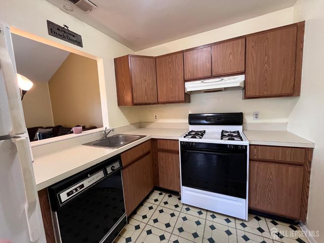 1807 Bayhead Drive, Sayreville, NJ 08859
