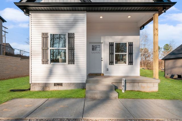 1118C W First Street, Dickson, TN 37055