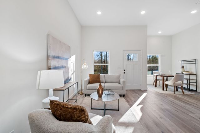 1118C W First Street, Dickson, TN 37055