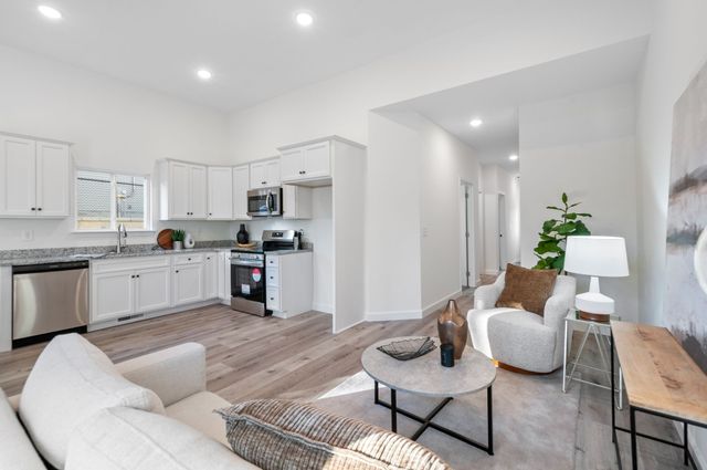 1118C W First Street, Dickson, TN 37055