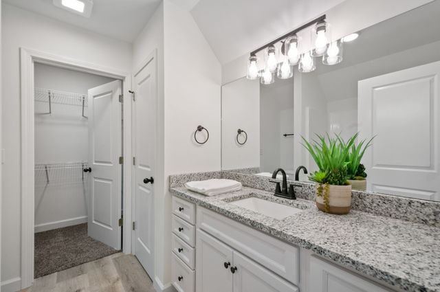 1118C W First Street, Dickson, TN 37055