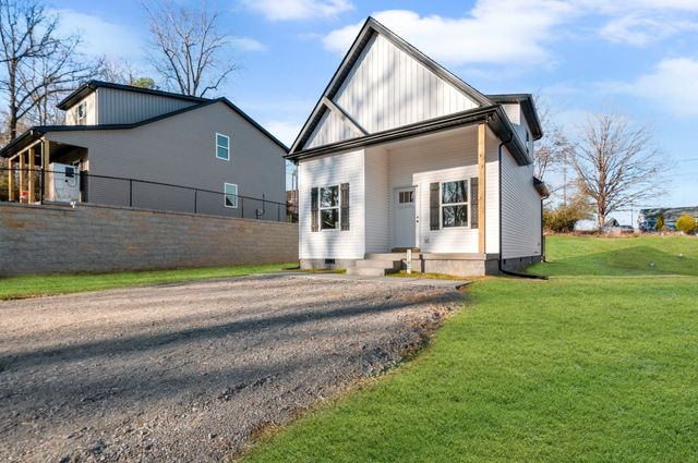 1118C W First Street, Dickson, TN 37055