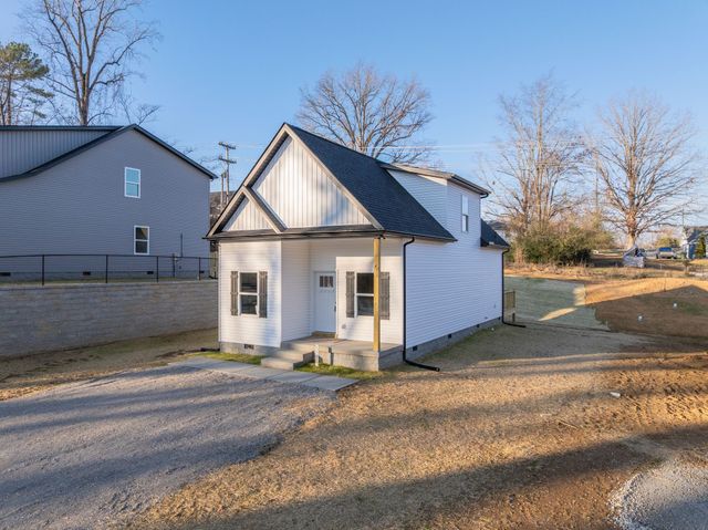 1118C W First Street, Dickson, TN 37055