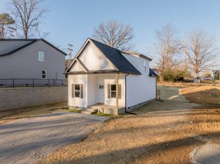 1118C W First Street, Dickson, TN 37055