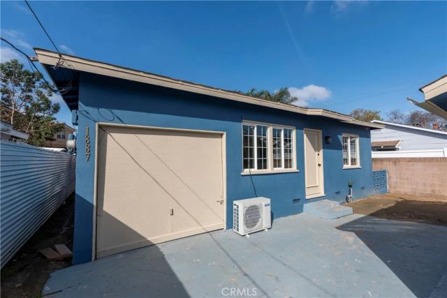 1887 Saint Louis Avenue, Signal Hill, CA 90755