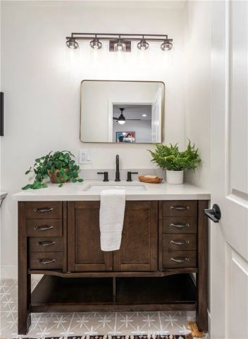 1887 Saint Louis Avenue, Signal Hill, CA 90755