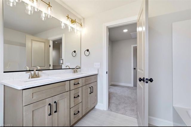 6809 Orchard Path Drive, Clemmons, NC 27012